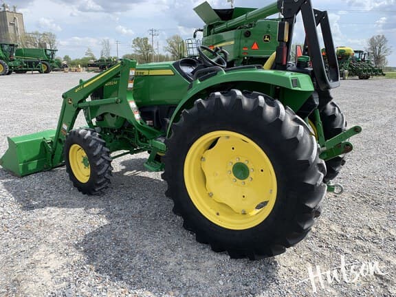 Image of John Deere 4052M equipment image 4