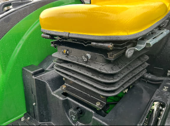 Image of John Deere 4052M equipment image 4