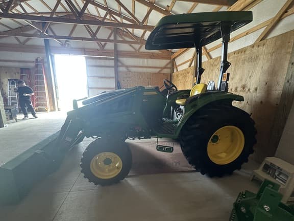 Image of John Deere 4052M equipment image 4