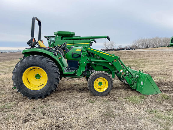 Image of John Deere 4052M equipment image 3