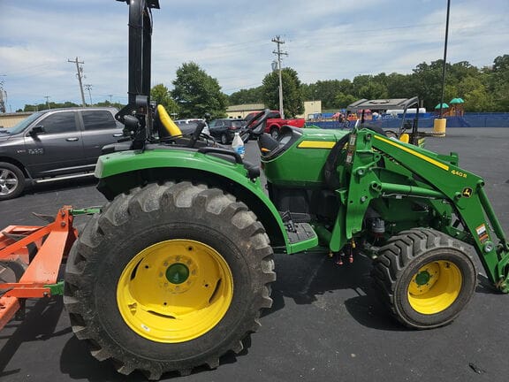 2022 John Deere 4052M Equipment Image0