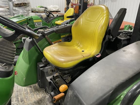 Image of John Deere 4052R equipment image 4