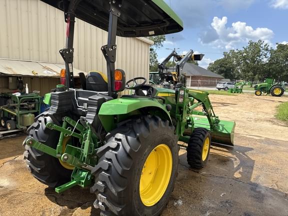 Image of John Deere 4052R equipment image 3