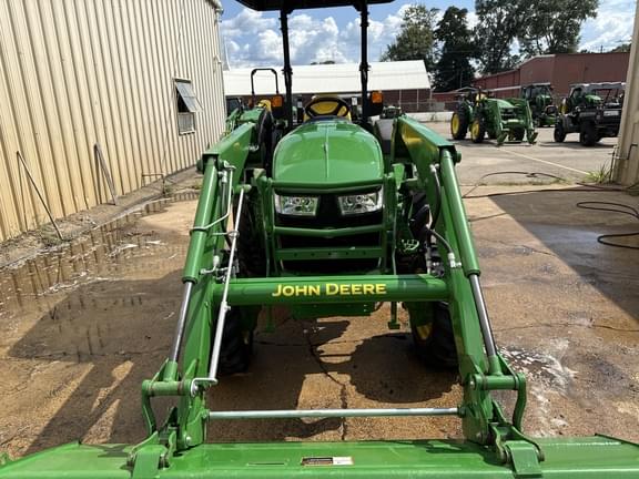 Image of John Deere 4052R equipment image 4