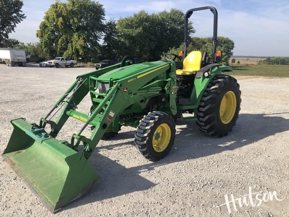 Image of John Deere 4052R equipment image 1