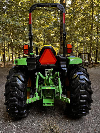 Image of John Deere 4052R equipment image 3