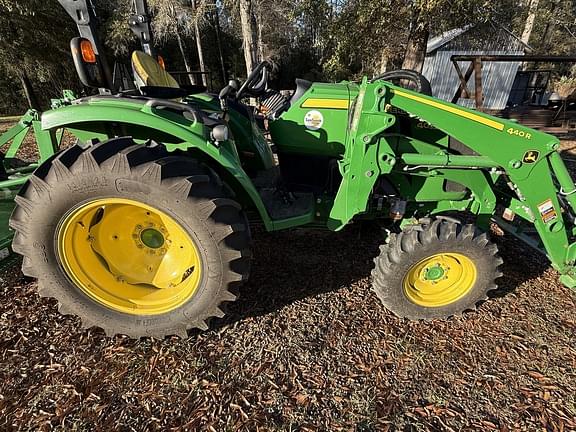 Image of John Deere 4052R equipment image 3