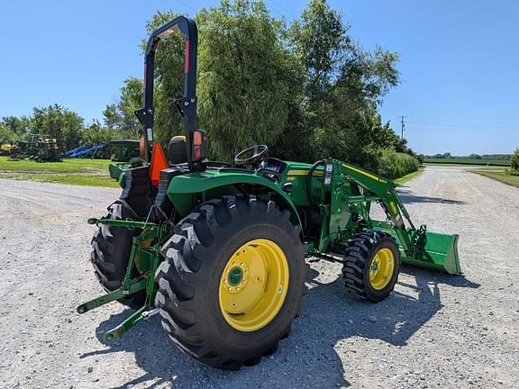 Image of John Deere 4052R equipment image 4