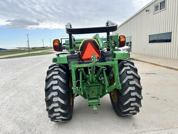 Image of John Deere 4052R equipment image 4
