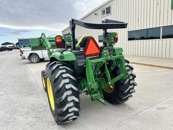 Image of John Deere 4052R equipment image 3
