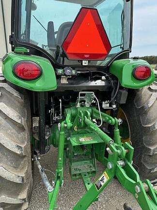 Image of John Deere 4052R equipment image 4