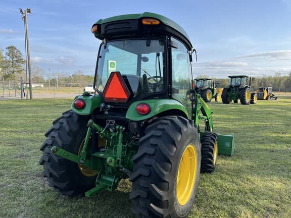 Image of John Deere 4052R equipment image 4