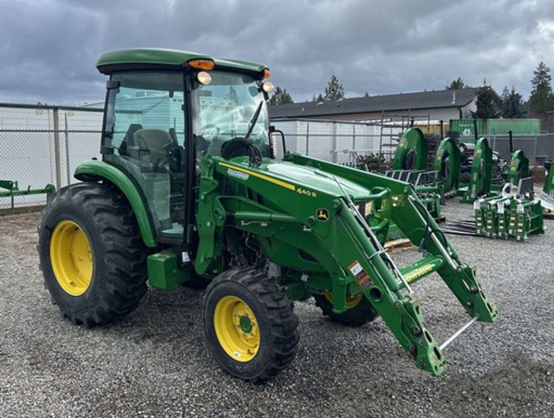 Image of John Deere 4052R Image 1