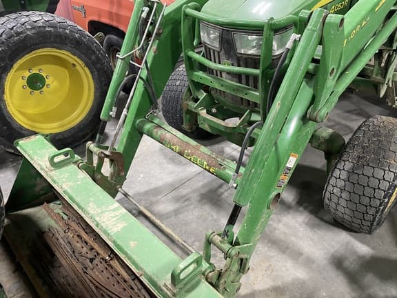Image of John Deere 4052R equipment image 2