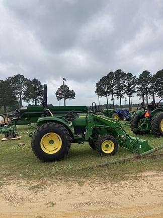 Image of John Deere 4052R equipment image 3