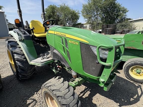 Image of John Deere 4052R equipment image 3