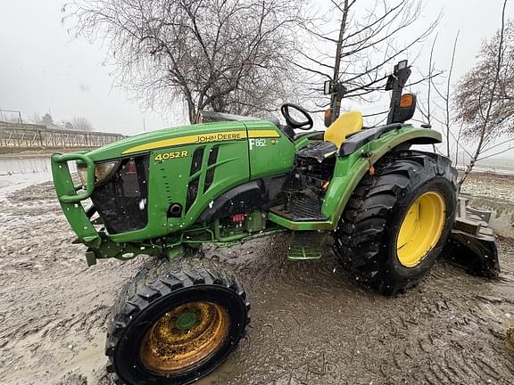 Image of John Deere 4052R equipment image 1