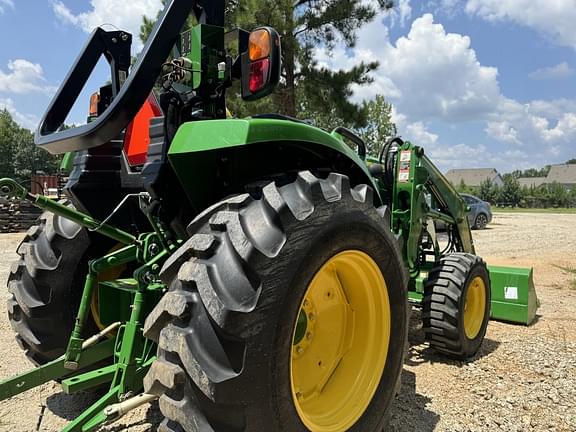 Image of John Deere 4052R equipment image 3