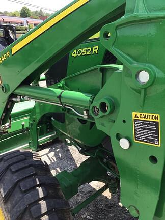 Image of John Deere 4052R equipment image 4
