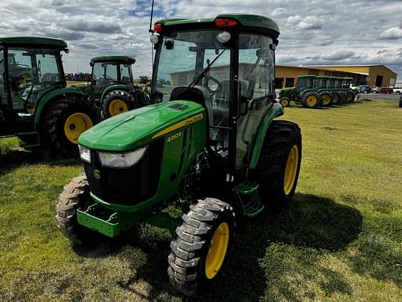 Image of John Deere 4052R equipment image 4