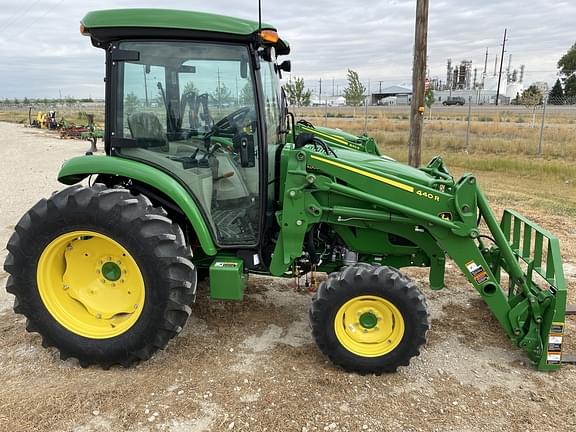 Image of John Deere 4052R equipment image 3