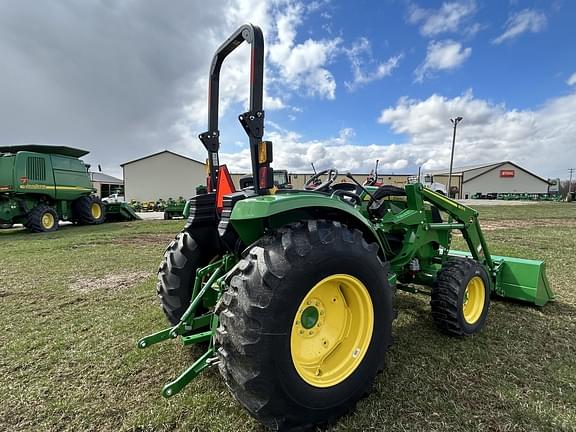 Image of John Deere 4066M equipment image 4