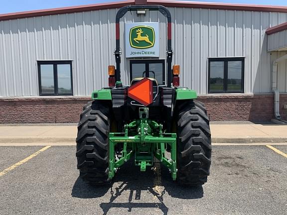 Image of John Deere 4066M equipment image 4