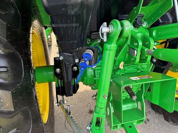 Image of John Deere 4066M equipment image 2
