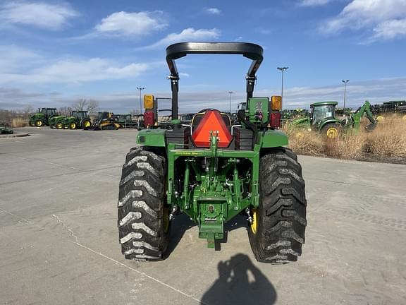 Image of John Deere 4066M equipment image 3