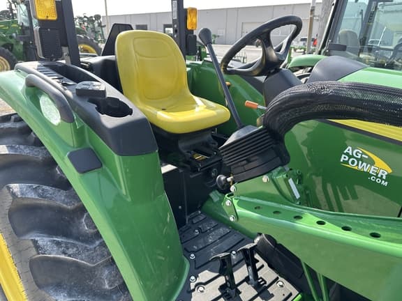 Image of John Deere 4066M equipment image 3