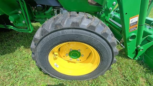 Image of John Deere 4066M equipment image 4