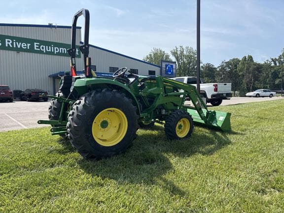 Image of John Deere 4066M equipment image 4