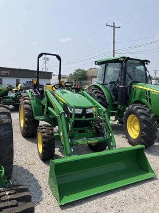 Image of John Deere 4066M equipment image 1
