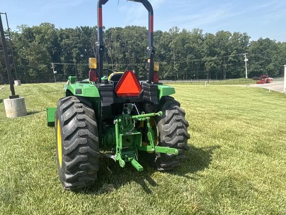 Image of John Deere 4066M equipment image 3