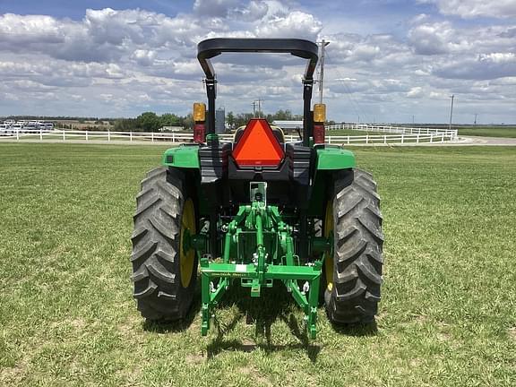 Image of John Deere 4066M equipment image 4