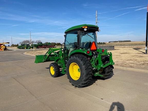 Image of John Deere 4066R equipment image 3