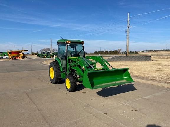 Image of John Deere 4066R equipment image 1