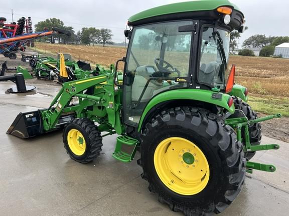 Image of John Deere 4066R equipment image 4