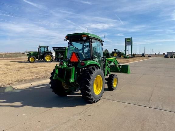 Image of John Deere 4066R equipment image 4