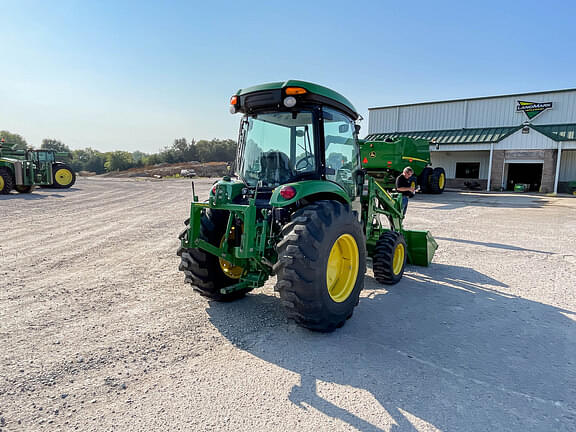 Image of John Deere 4066R equipment image 4