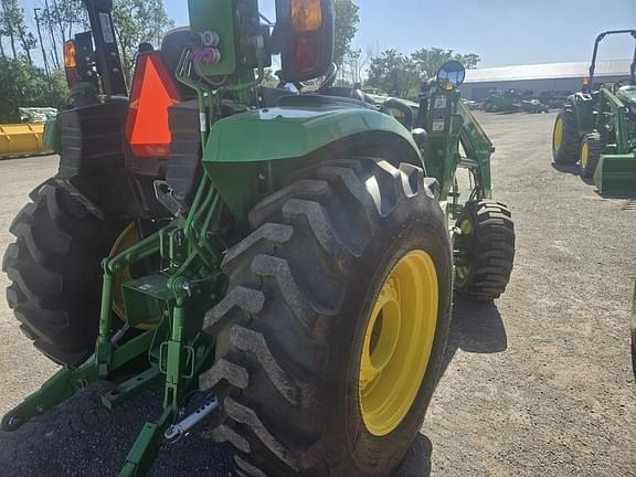 Image of John Deere 4066R equipment image 3