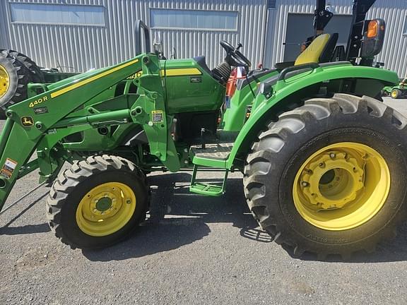 Image of John Deere 4066R equipment image 1