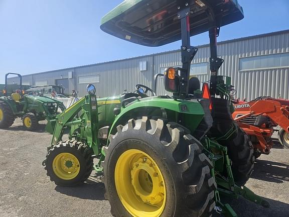 Image of John Deere 4066R equipment image 4