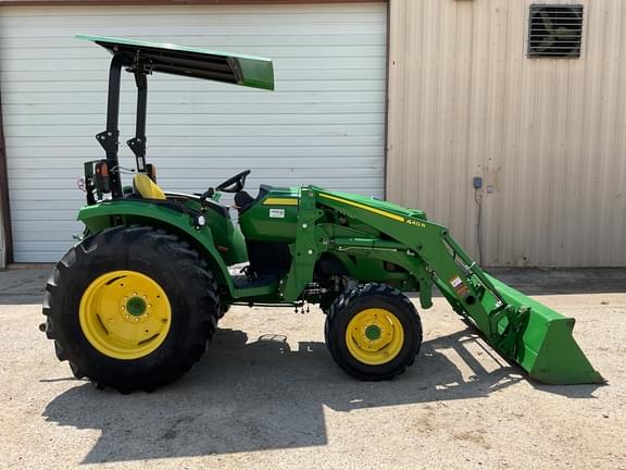 Image of John Deere 4066R equipment image 3
