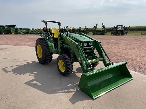 Image of John Deere 4066R equipment image 4