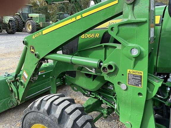 Image of John Deere 4066R equipment image 4