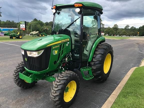 Image of John Deere 4066R equipment image 4