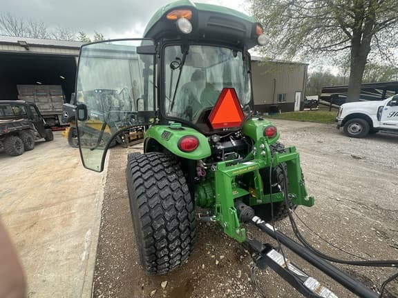 Image of John Deere 4066R equipment image 2