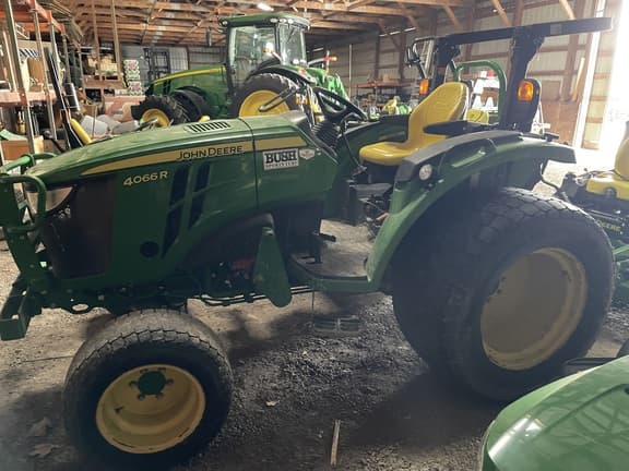 Image of John Deere 4066R equipment image 4