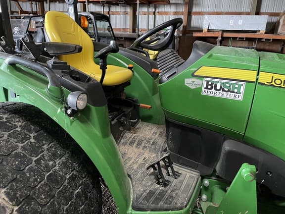 Image of John Deere 4066R equipment image 3
